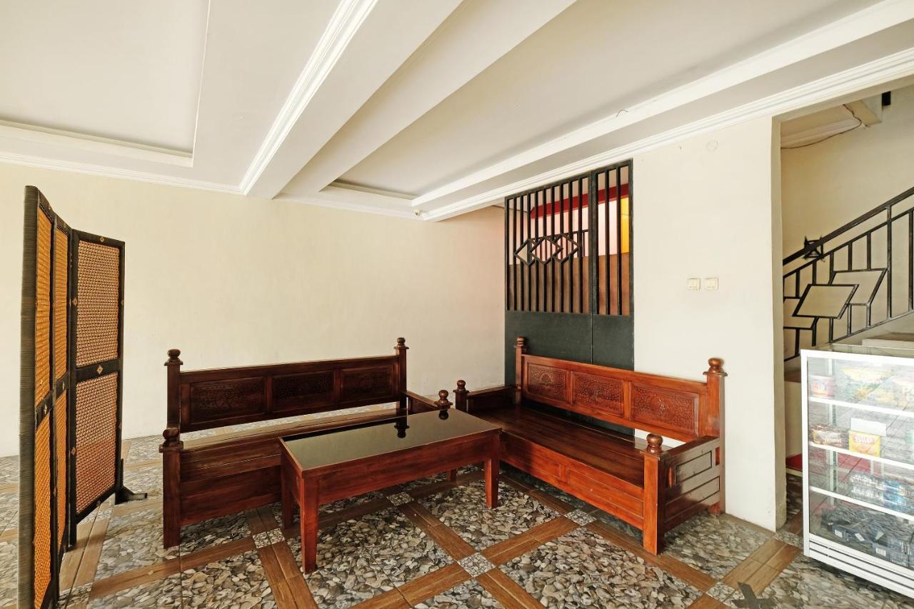 Oyo 91453 Hotel Srikandi Gejayan Maguwo エクステリア 写真