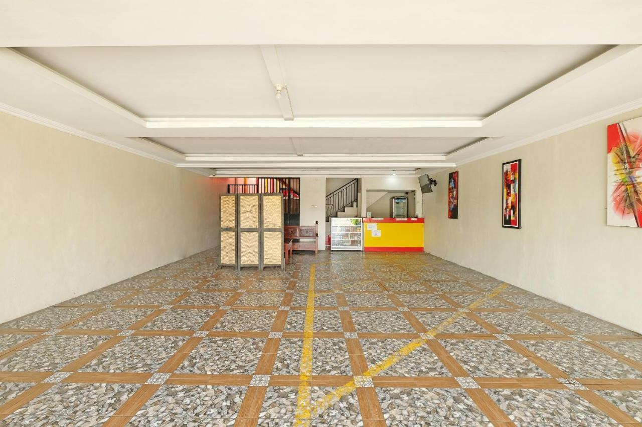 Oyo 91453 Hotel Srikandi Gejayan Maguwo エクステリア 写真